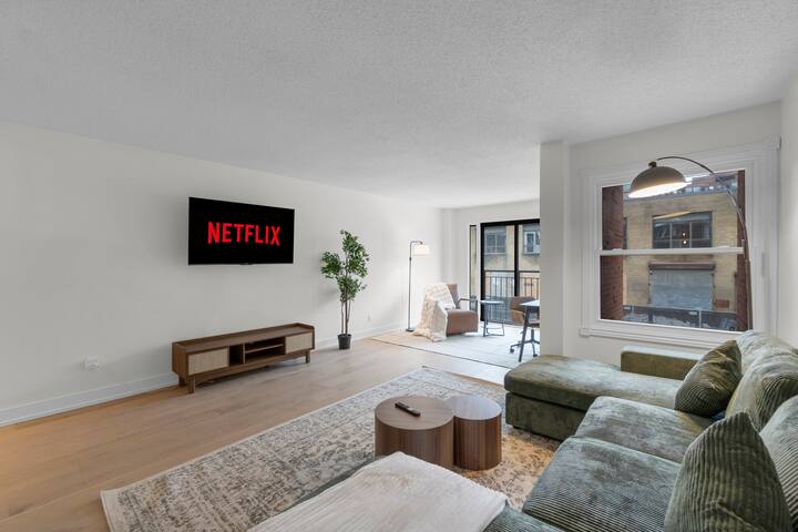 NEW! 6 Beds – Slps10/FREE Parking/Downtown/Gym gallery image 3