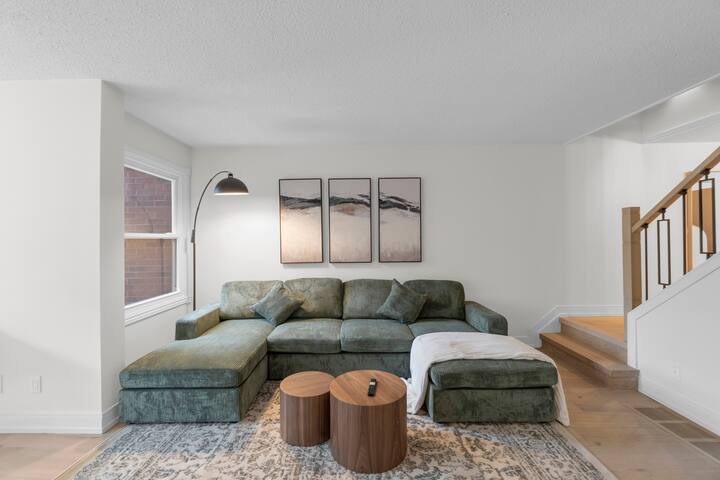 NEW! 6 Beds – Slps10/FREE Parking/Downtown/Gym gallery image 5