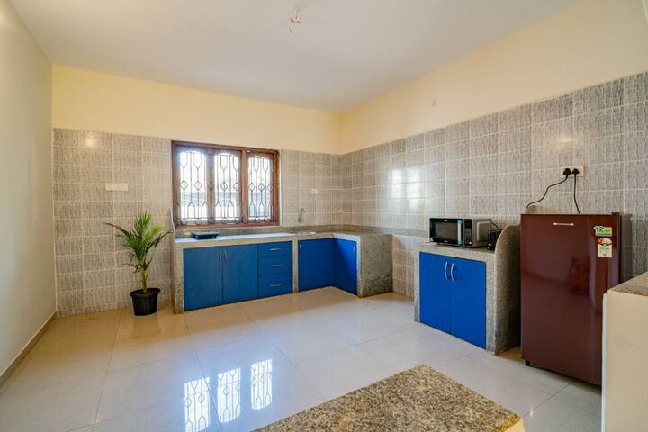 Full kitchen image 1