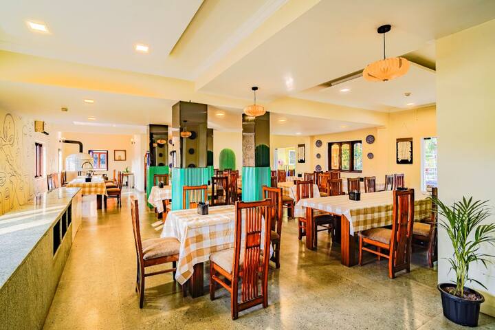 Dining area image 4