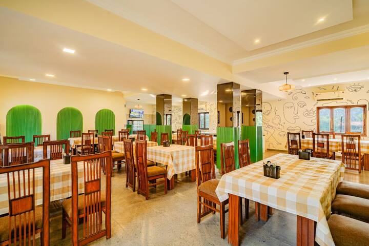 Dining area image 1