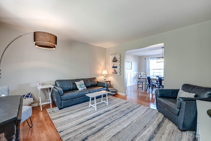 Modern 4br Lake Retreat • Walk To Beach & Main St - Tower Lakes, IL