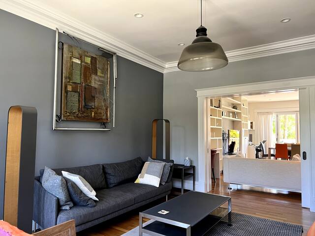 Prime location, Bright and Airy 4Br/3.5 bath home gallery image 3