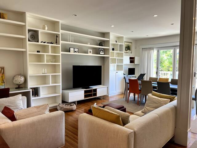 Luxurious modern 5 bed/4.5 bath home near Presidio