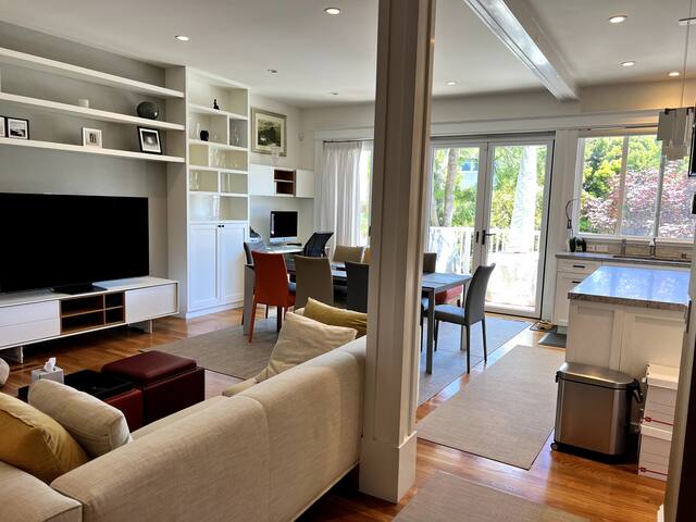 Luxurious modern 5 bed/4.5 bath home near Presidio gallery image 2