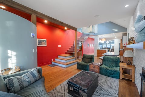 Popular Airbnb listing: 9 Guests | King Bed | Pin Ball | BBQ | Piano in Hillhurst