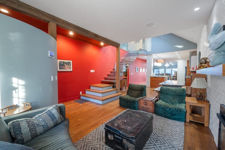 9 Guests | King Bed | Pin Ball | Bbq | Piano - Calgary