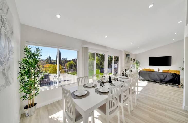 5BR w/ Hot Tub, Fire Pit, Views & 2 King Beds gallery image 3