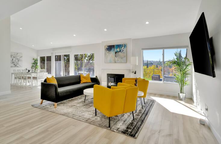 5BR w/ Hot Tub, Fire Pit, Views & 2 King Beds gallery image 2