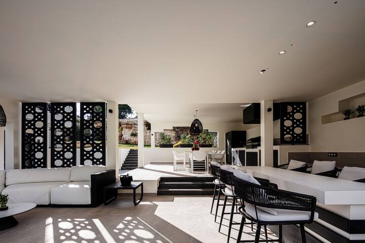 Refined Living With Contemporary Flair gallery image 4