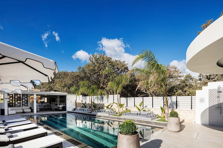 Refined Living With Contemporary Flair