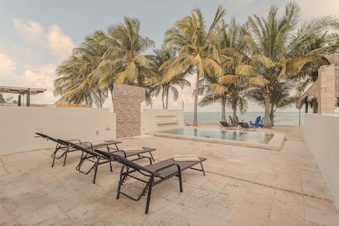 Villa Four, Oceanfront with Pool