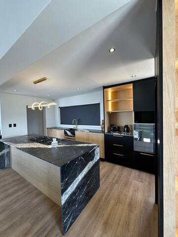 Mzuri Avenue , Somerset West gallery image 2