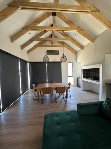 Mzuri Avenue , Somerset West gallery image 4