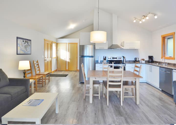 Coastal Bliss Cabin - Sunshine Coast