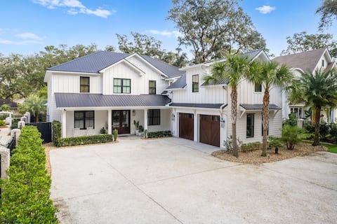 The Oyster Cottage
       (by Pier village)