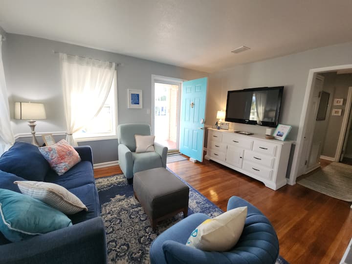Bay Breeze Cottage - Relax In Our 3br/2ba Retreat - Panama City, FL