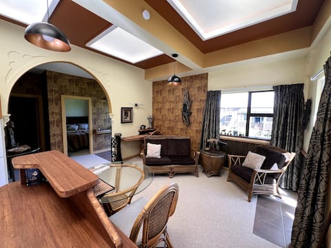 Greenwood Bungalow - Stylish Retreat