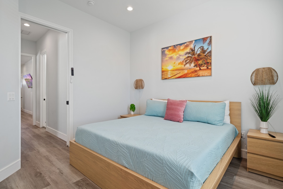 Spálňa s manželskou posteľou King sa nachádza na poschodí v bývaní