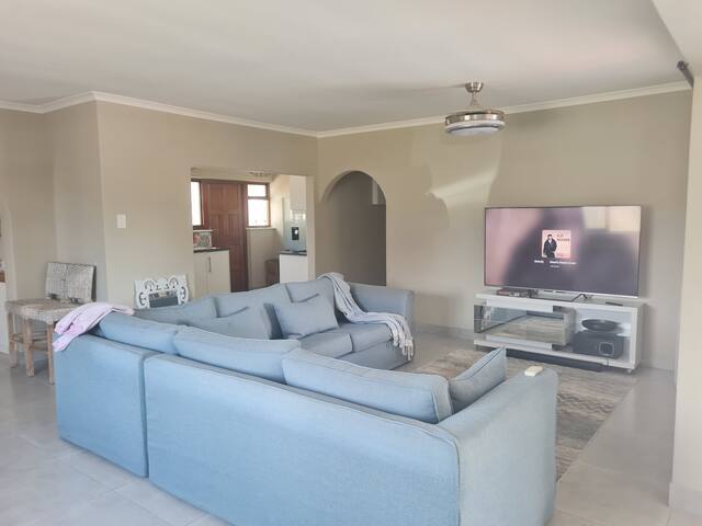 Flamingle @ Coot 7 Sleeper Villa gallery image 2