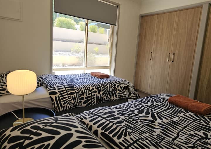 Საძინებელი 2 - 2 x ერთადგილიანი საწოლი