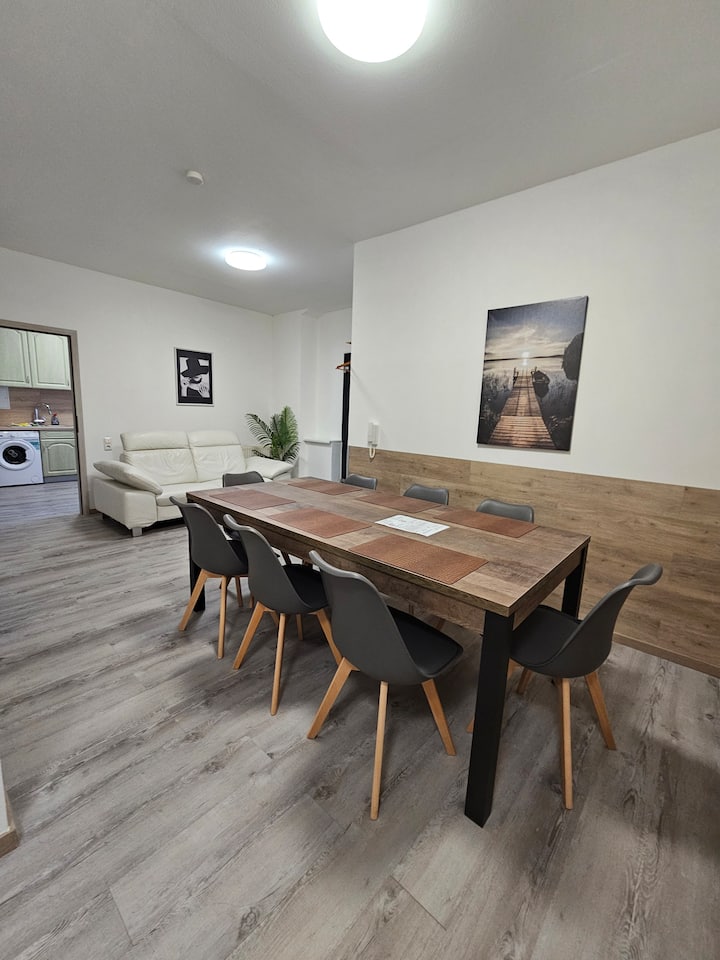 Centro - up to 9 guests