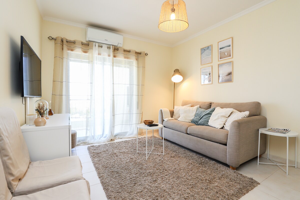 Popular Airbnb listing: Apartment 10 min from Olhos Agua beach in Faro