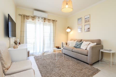 Popular Airbnb listing: Apartment 10 min from Olhos Agua beach in Albufeira E Olhos De água