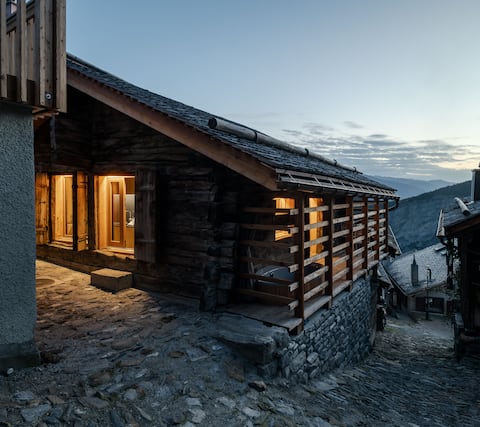 Unique stable barn with outdoor bathtub