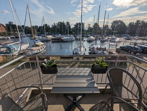Lovely apartment right on the water