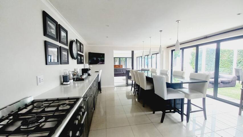 Pet friendly family home Hout Bay 1km to the beach gallery image 5