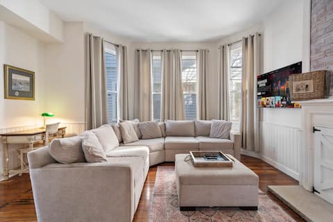Top Airbnb: 1889 Historic Gem · Walk to Riverwalk & Downtown in Wilmington