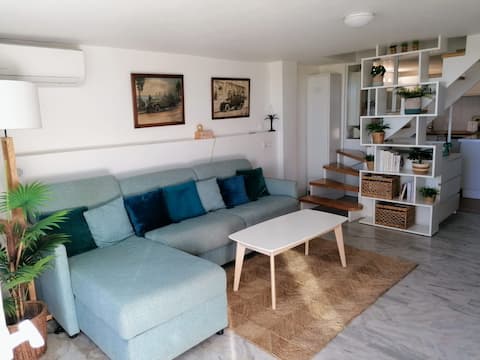 Top Airbnb: 2-room duplex with sea view/terrace in Cagnes Sur Mer