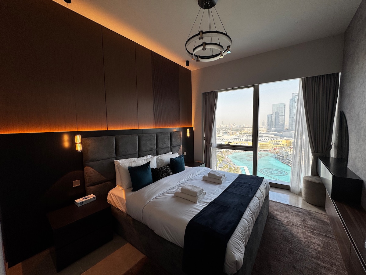 2 Bedroom Furnished Apartment with Fountain View 4