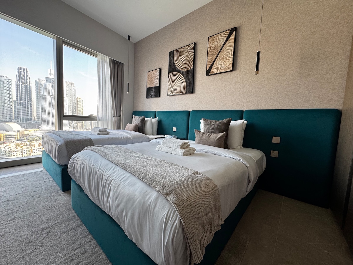 2 Bedroom Furnished Apartment with Fountain View 5