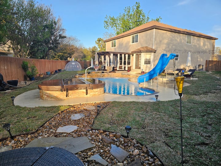 Comfortable & Entertaining - Perfect Texas Getaway - San Antonio, TX