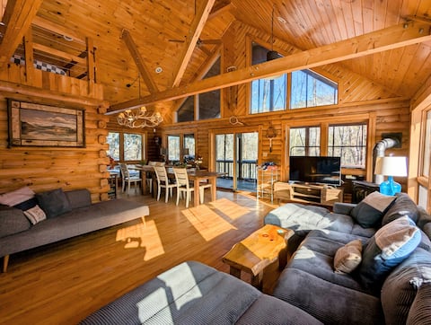 Rustic log cabin sleeps 20, hot tub, pool table