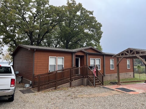 Lakefront Gem for Family Getaway