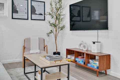 Successful Airbnb property: New! Modern Cozy Beach Getaway | 5 Mins From Beach in Redondo Beach