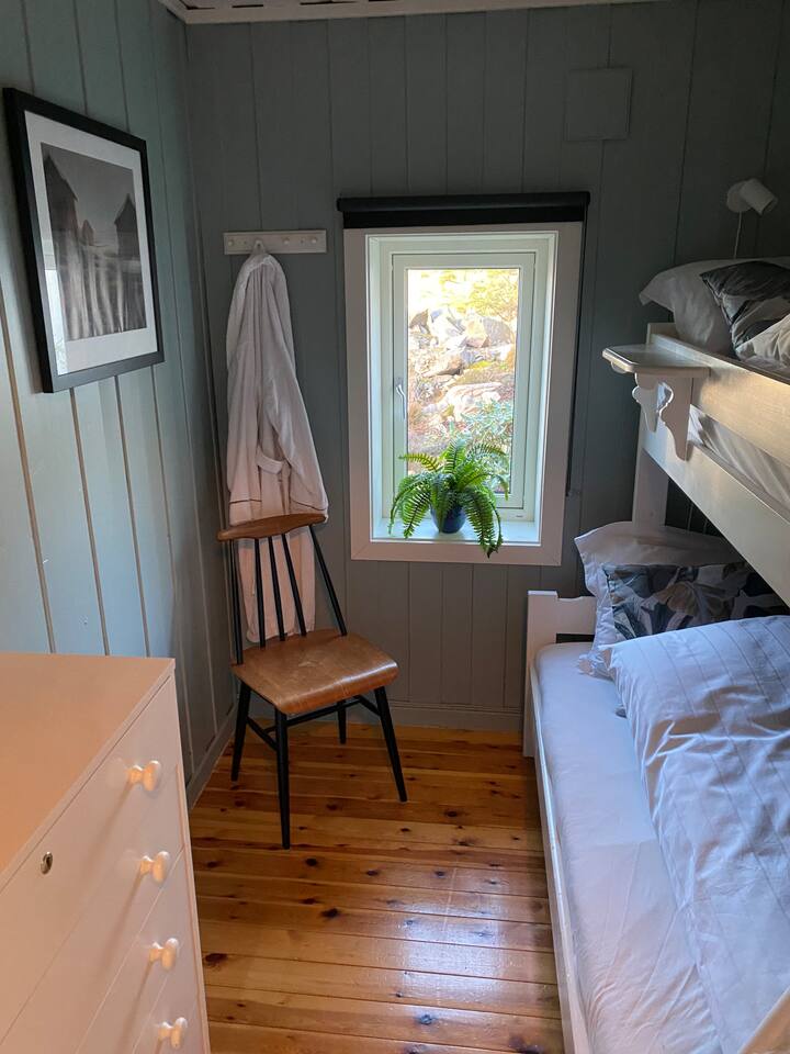 سرير عائلي، 120 سم في سرير سفلي و 90 سم في السرير العلوي