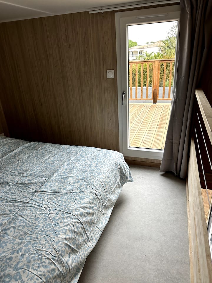 Piano 1,79 m altezza del soffitto. Accesso al tetto-terrazza. Letto matrimoniale o 2 letti singoli