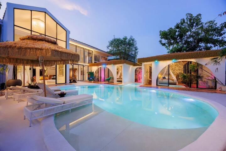 「FIRA」曼谷市区7卧｜免费保姆｜KTV｜桌球高尔夫泳池别墅 gallery image 3