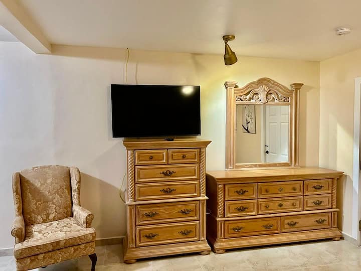 Bright And Stylish Stay
(Puerta Y) (Door Y) - South Miami, FL