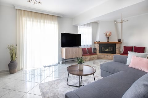 Top Airbnb: Cozy Stay Near Metro, 15 Mins to Airport + Parking in Δήμος Χαλανδρίου