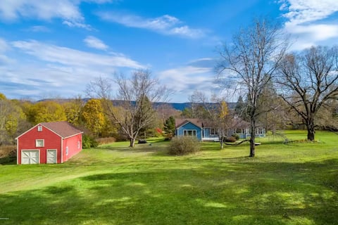 Bucolic Pet Friendly Oasis | 10 min to Tanglewood