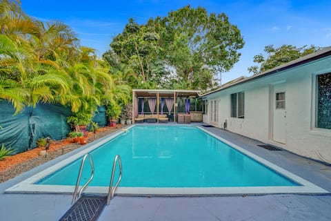 Miami Oasis Escape: 5BR Villa w/ Heated Pool BBQ