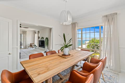 Stanwell Park Escape: Sprawling Beachfront Living