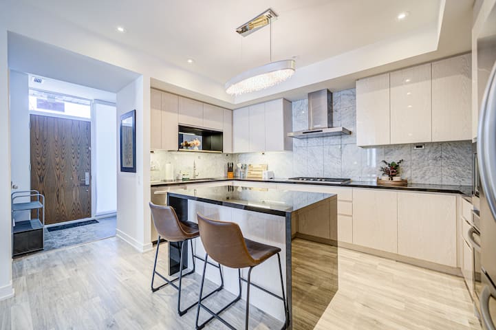 Sep Deal/Toronto 3Bd +3Bth/ Park/Ikea/Hyw401/Mall gallery image 4