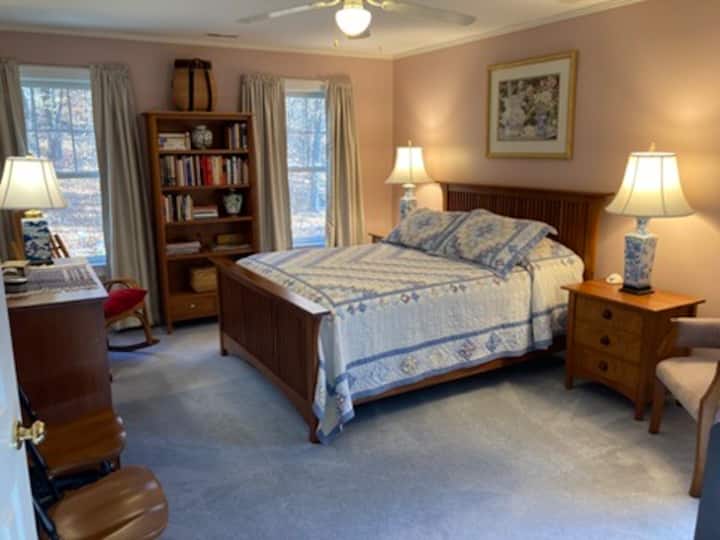 Master BR con cama tamaño queen.