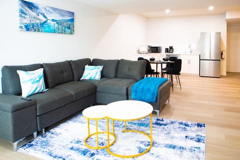 Top Airbnb: Modern & spacious 2 bedroom home in Moraine